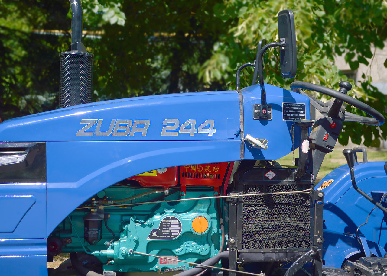 Мини трактор Zubr 244D 24 Л.С. 4Х4