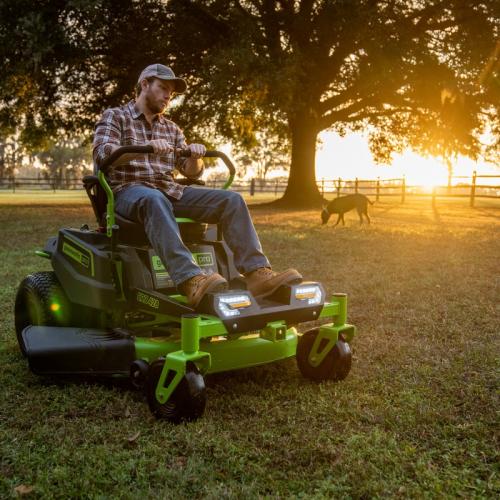 Райдер садовый Greenworks GC82ZT107 82V (107 см) Zero Turn CrossoverT аккумуляторный с нулевым радиусом разворота