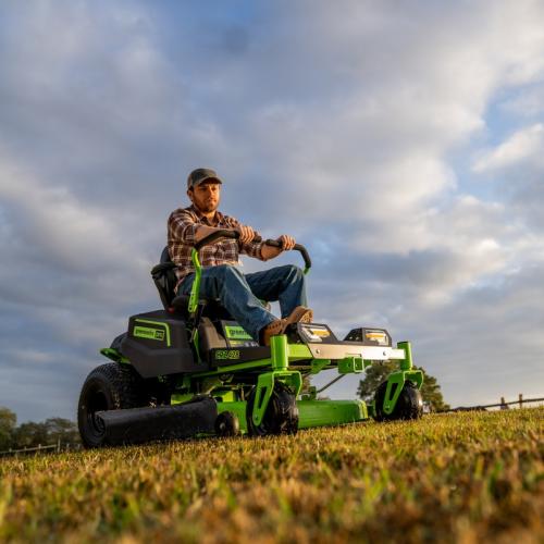 Райдер садовый Greenworks GC82ZT107 82V (107 см) Zero Turn CrossoverT аккумуляторный с нулевым радиусом разворота
