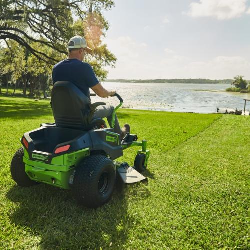 Райдер садовый Greenworks GC82ZT107 82V (107 см) Zero Turn CrossoverT аккумуляторный с нулевым радиусом разворота