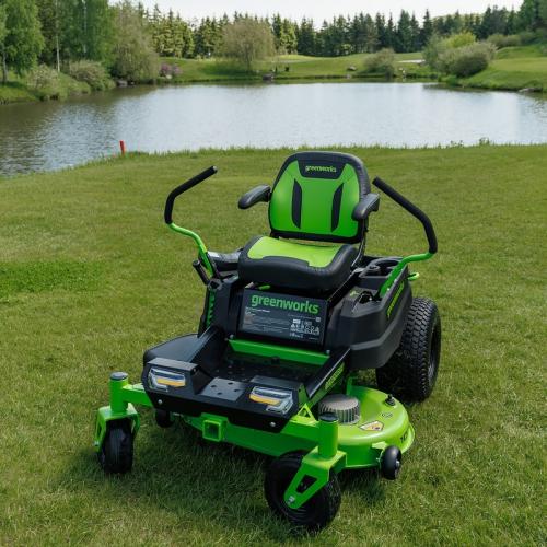 Райдер садовый Greenworks GC82ZT107 82V (107 см) Zero Turn CrossoverT аккумуляторный с нулевым радиусом разворота